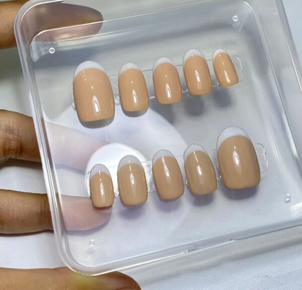 💅 Set Kuku Palsu - Classic French Nude Series